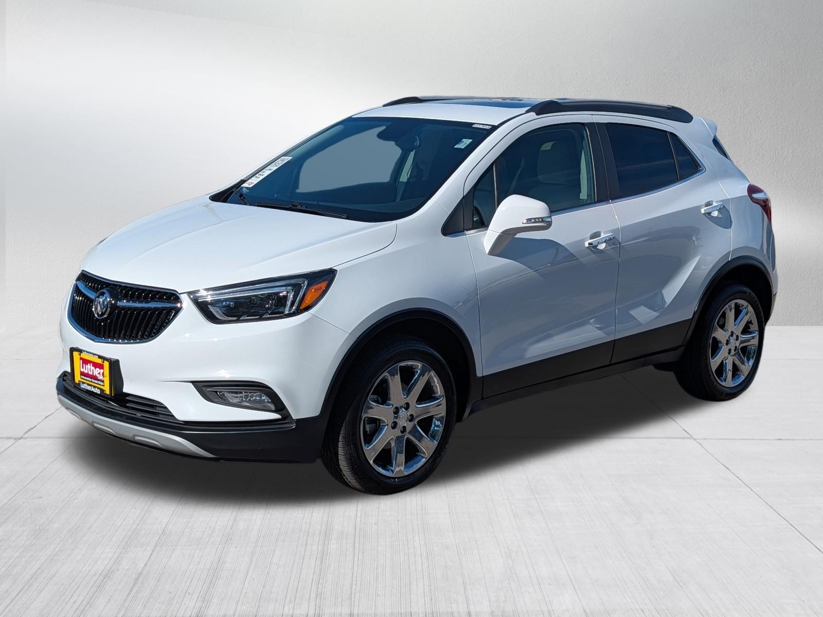Used 2017 Summit White Buick Essence image 3