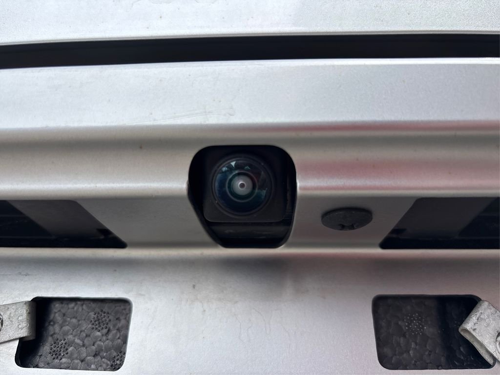 Used 2023 Silver Nissan SL image 17