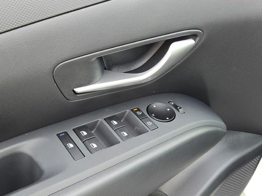 New 2026 White Hyundai SE AWD image 20