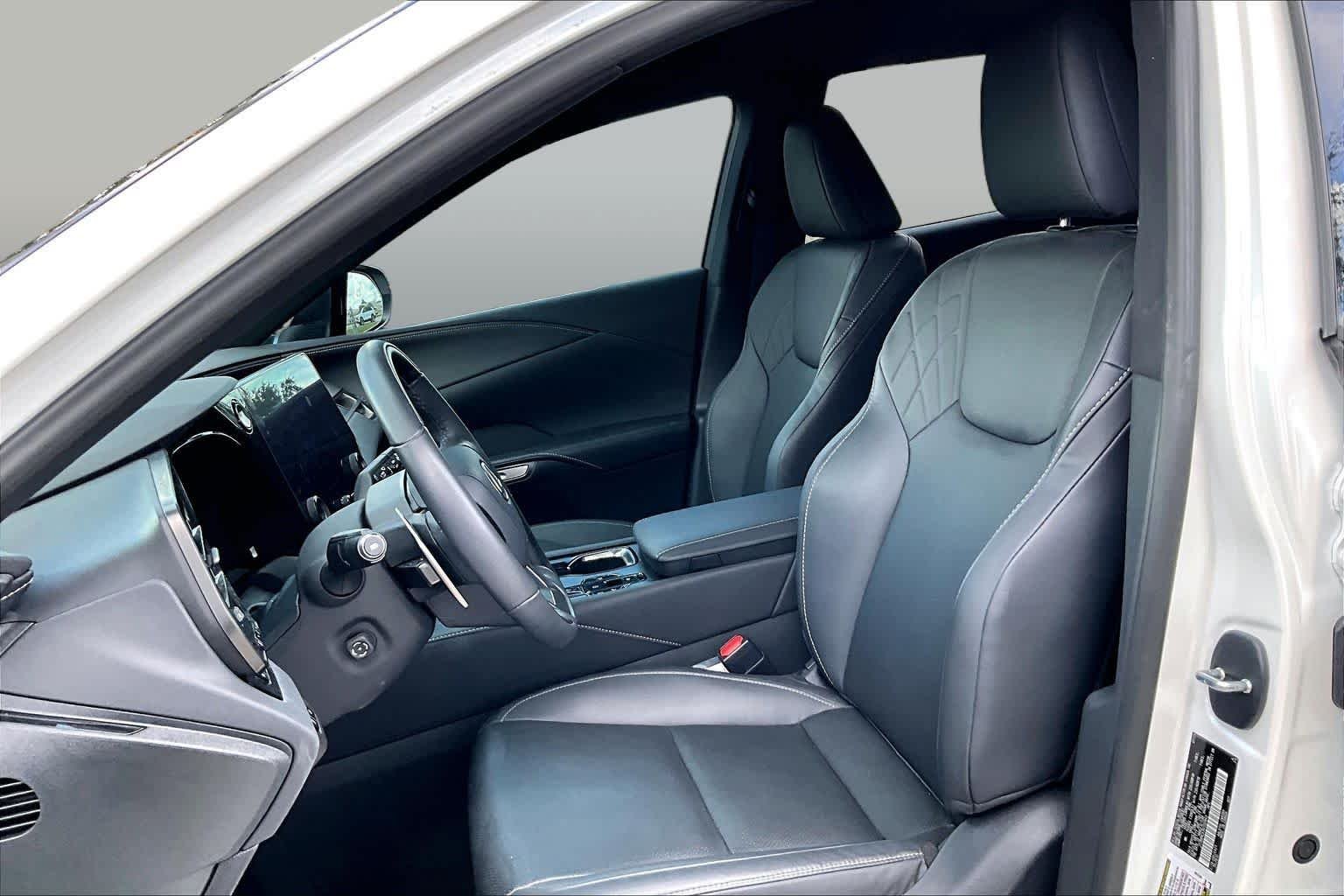 Used 2024 Eminent White Pearl Lexus Premium image 8