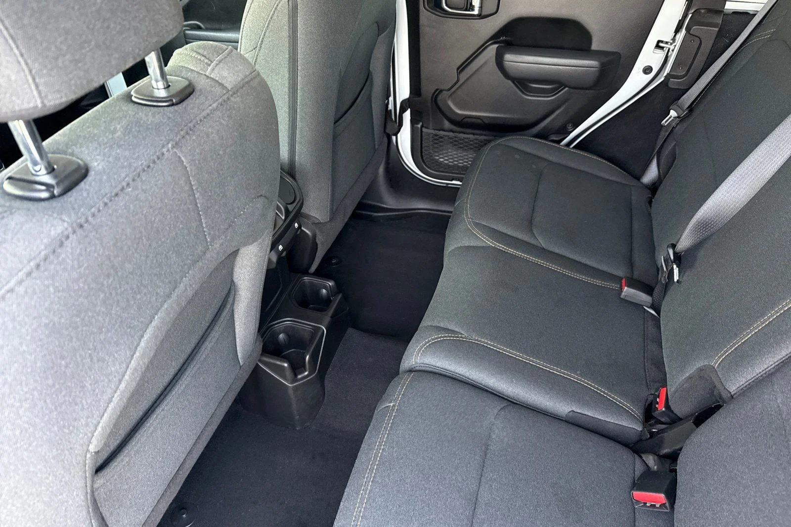 Used 2025 White Jeep Sport S image 9
