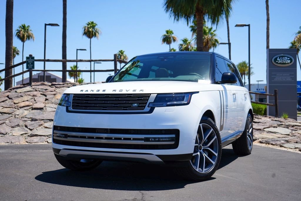 New 2026 Ostuni Pearl White Land Rover SE image 1