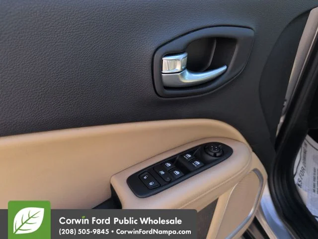 Used 2018 Billet Silver Metallic Clearcoat Jeep  image 11