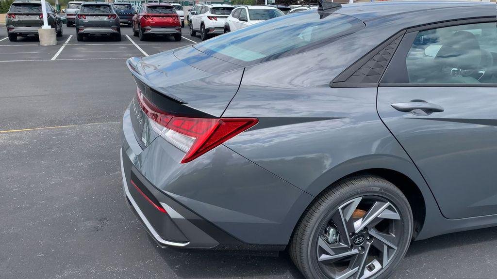 2025 Hyundai Elantra Blue - Photo 8