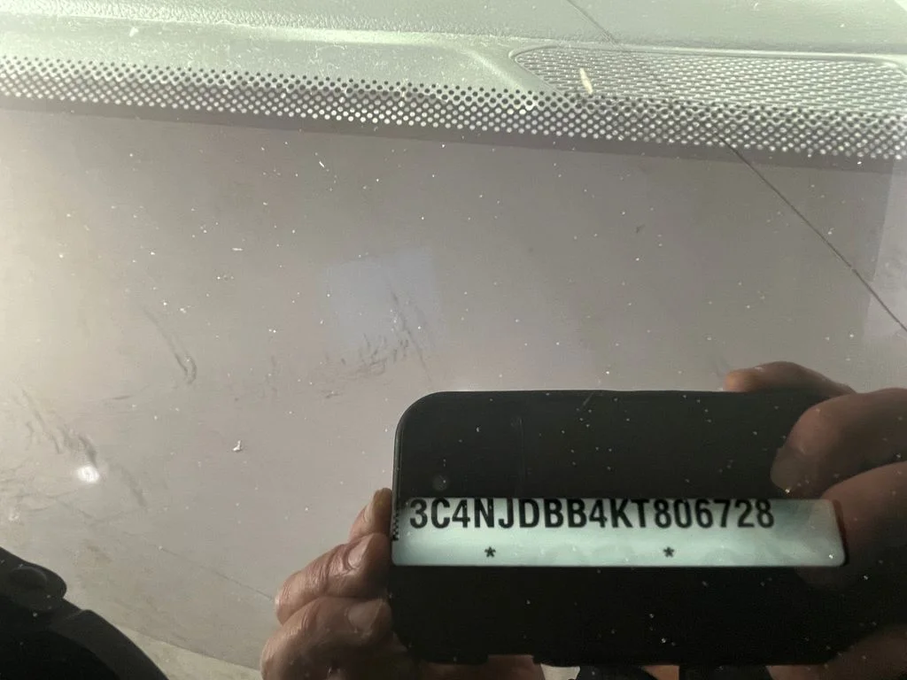 Used 2019 Black Jeep Latitude image 27