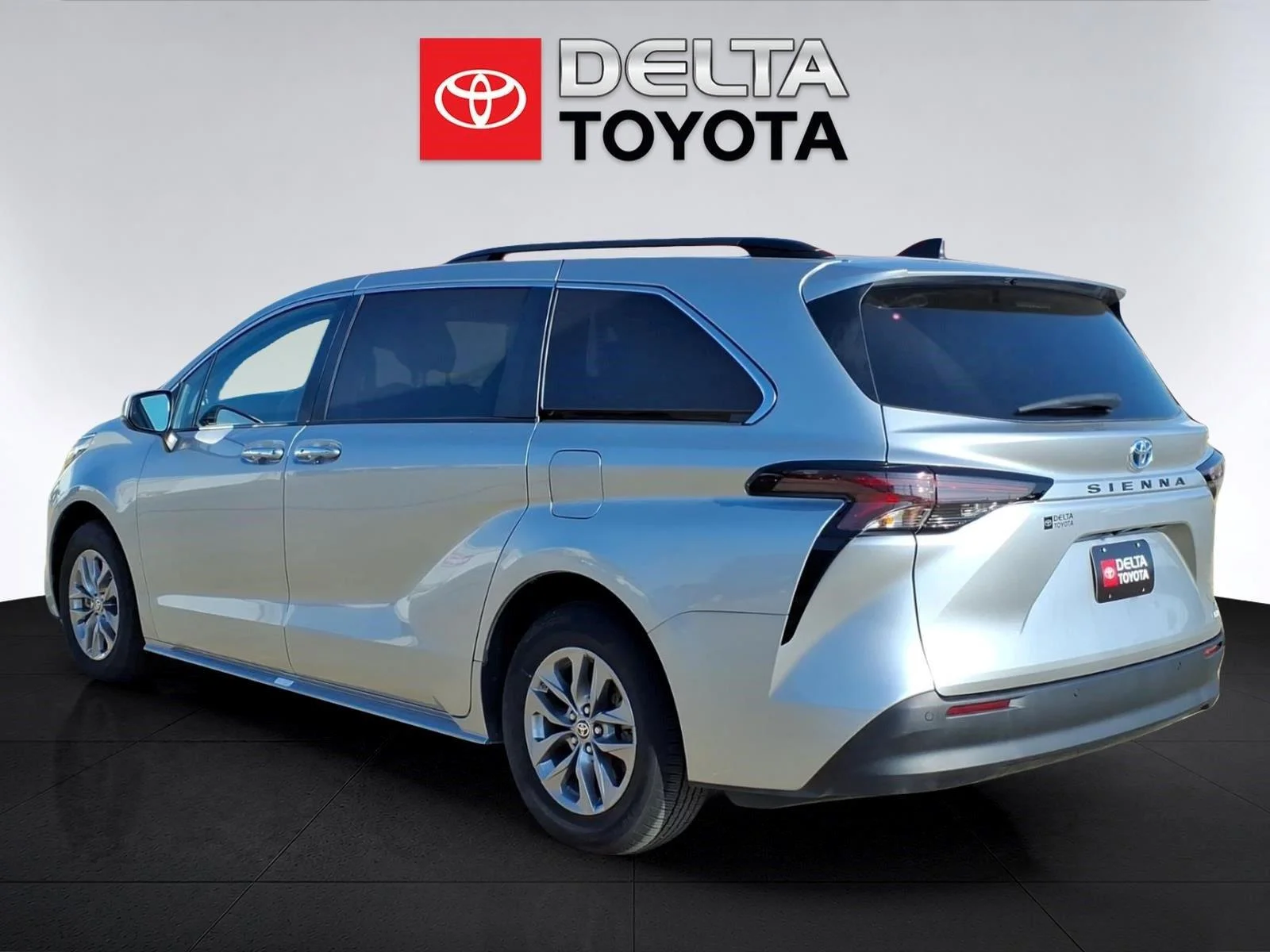 Used 2023 Celestial Silver Metallic Toyota XLE 7-Passenger image 3