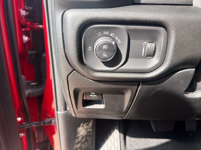 New 2027 Molten Red Pearl-Coat Exterior Paint RAM Express image 16