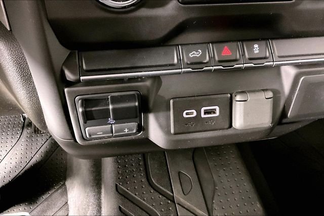 Used 2023 White Chevrolet Custom image 15