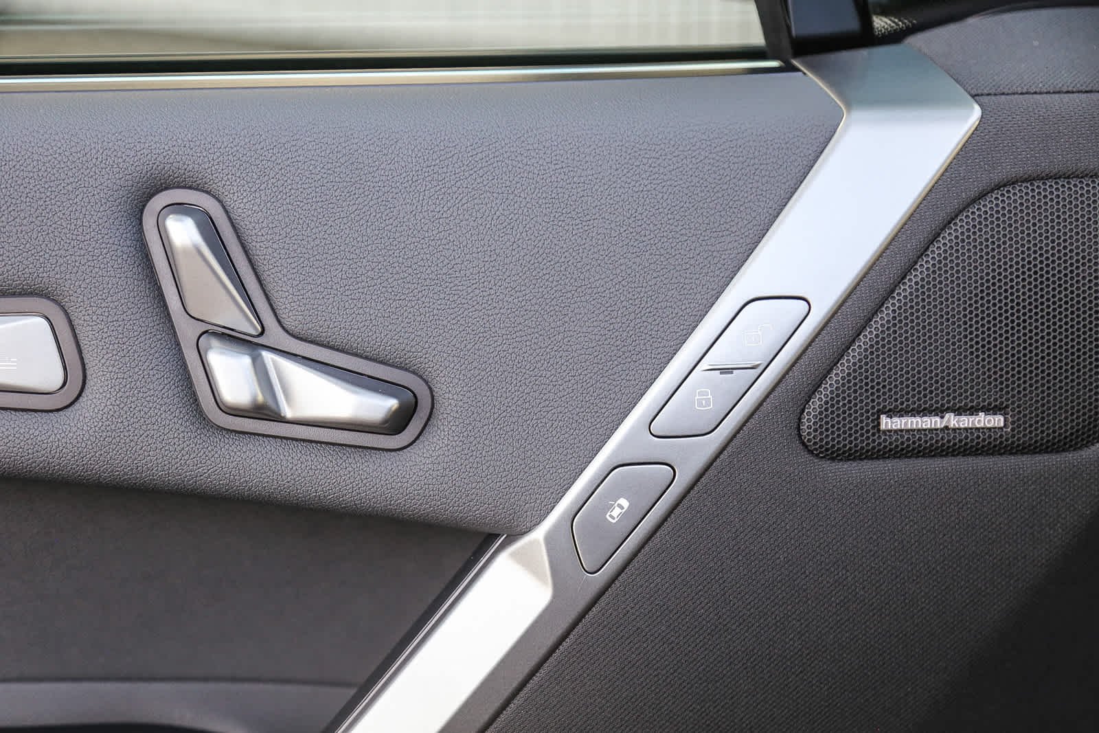 2025 BMW iX 50 - Photo 17