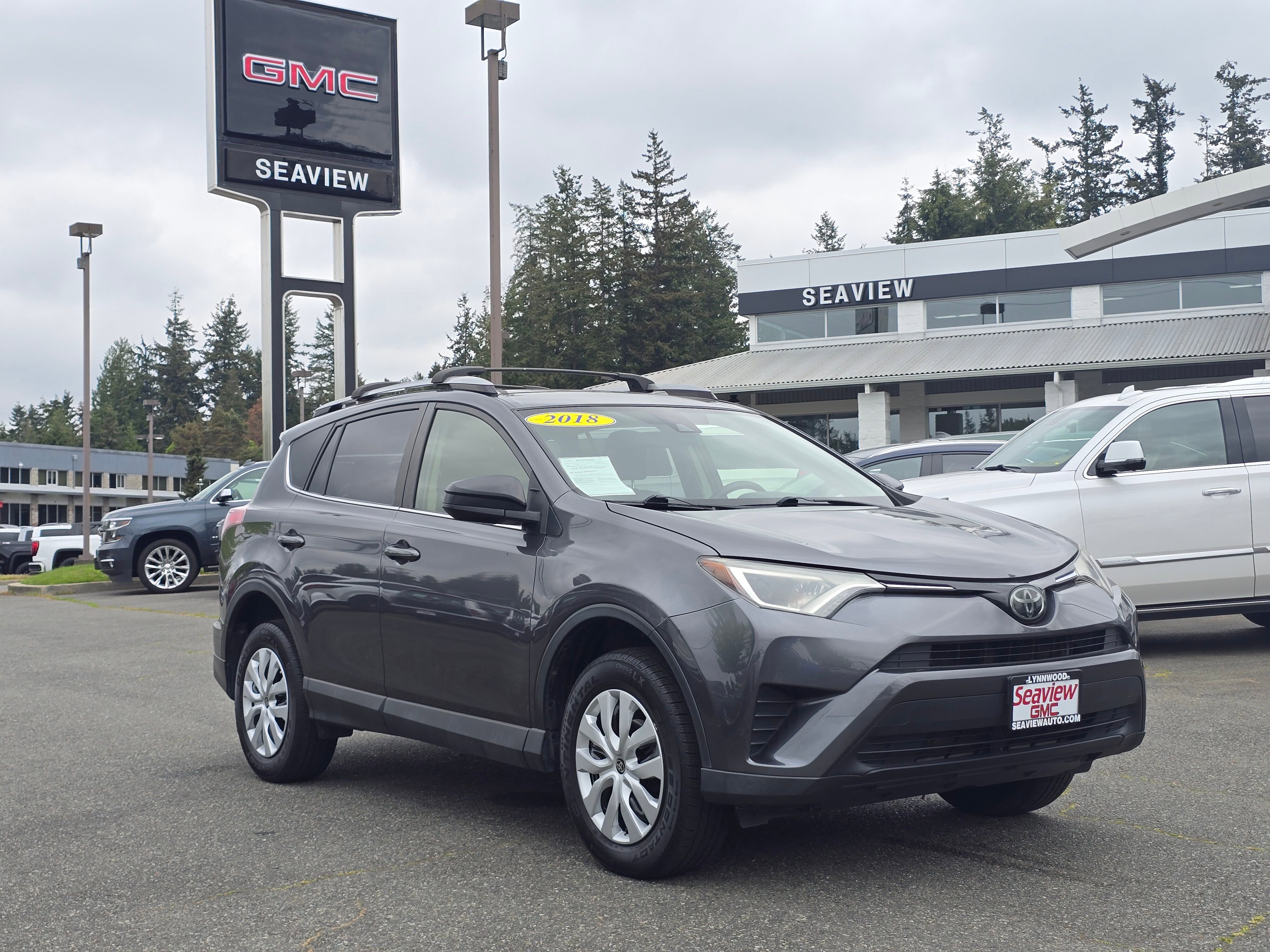 2018 Toyota RAV4 LE AWD's photo