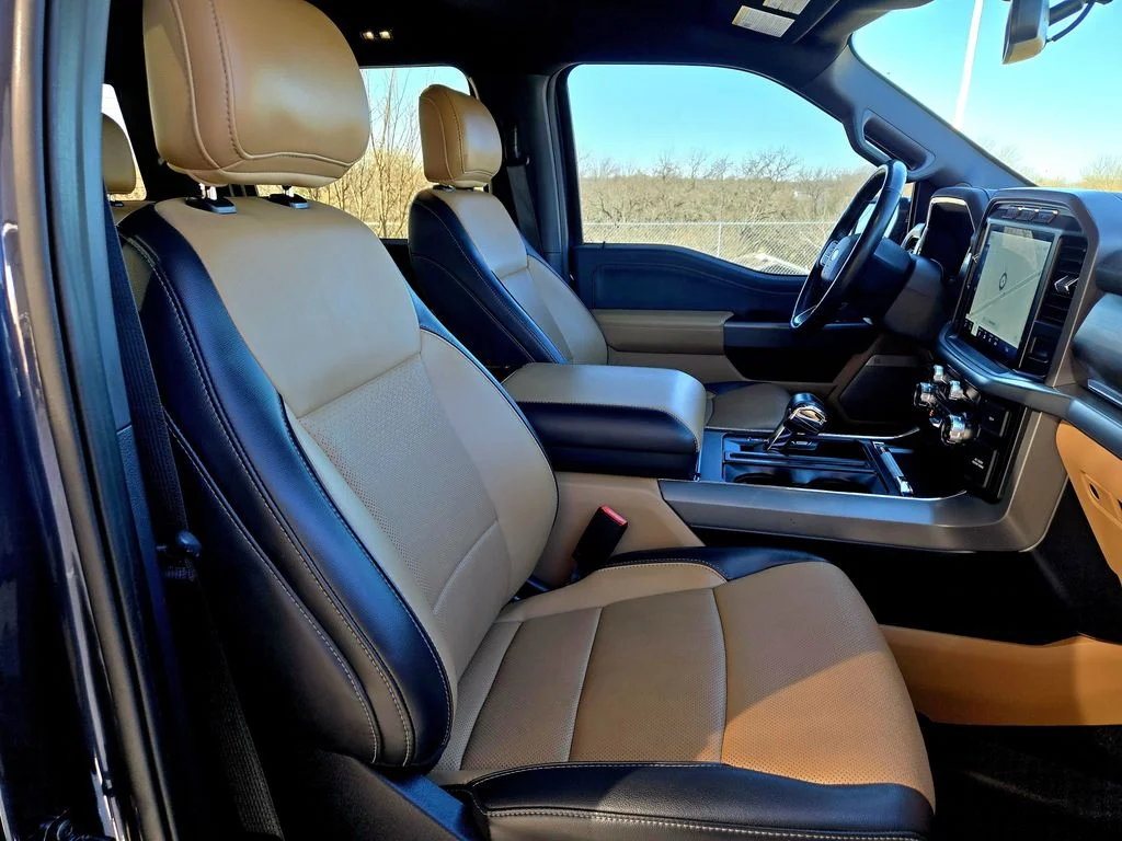Used 2021  Ford Lariat image 28