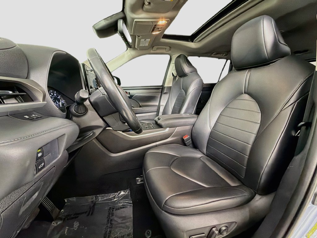 Used 2021  Toyota XLE image 22