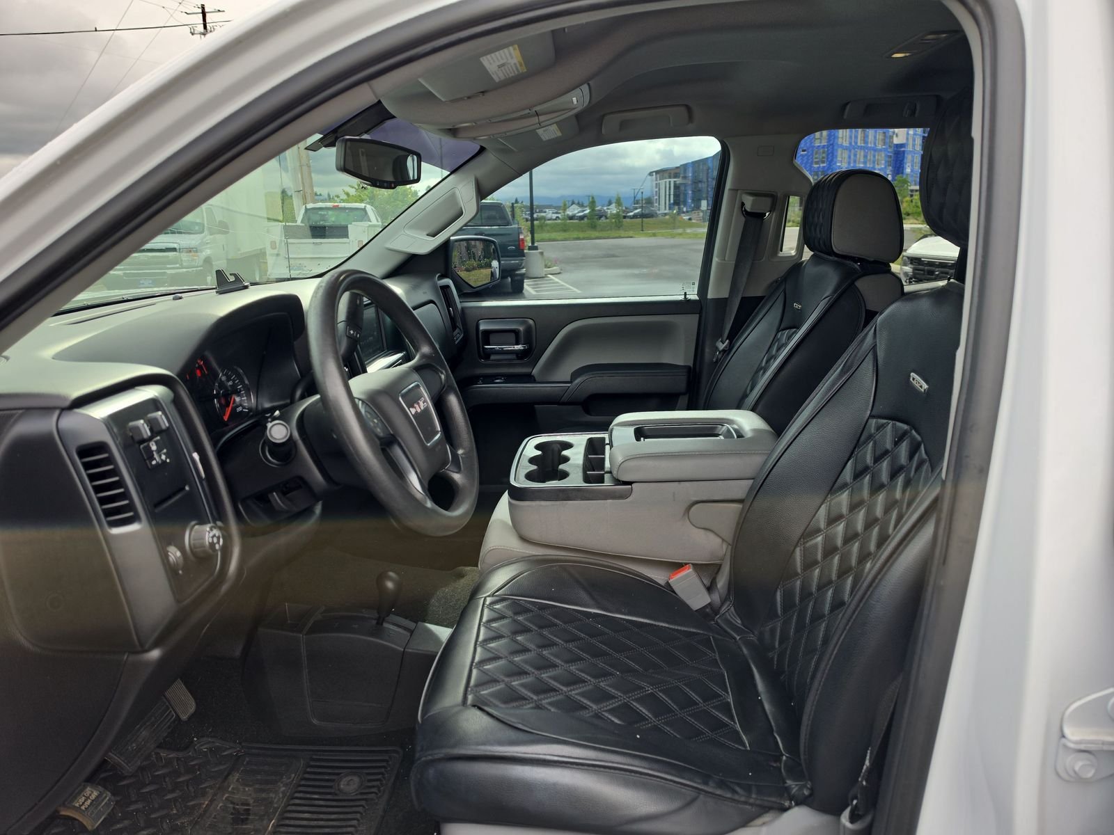 Used 2018 Summit White GMC Base image 12