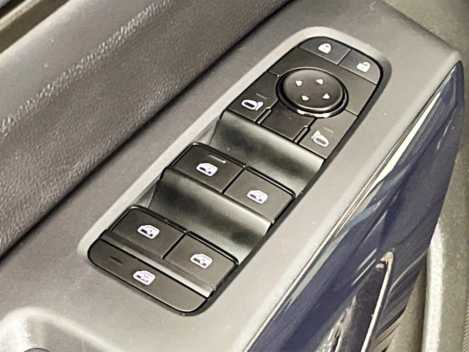 Used 2025 Super Black Nissan SV image 18