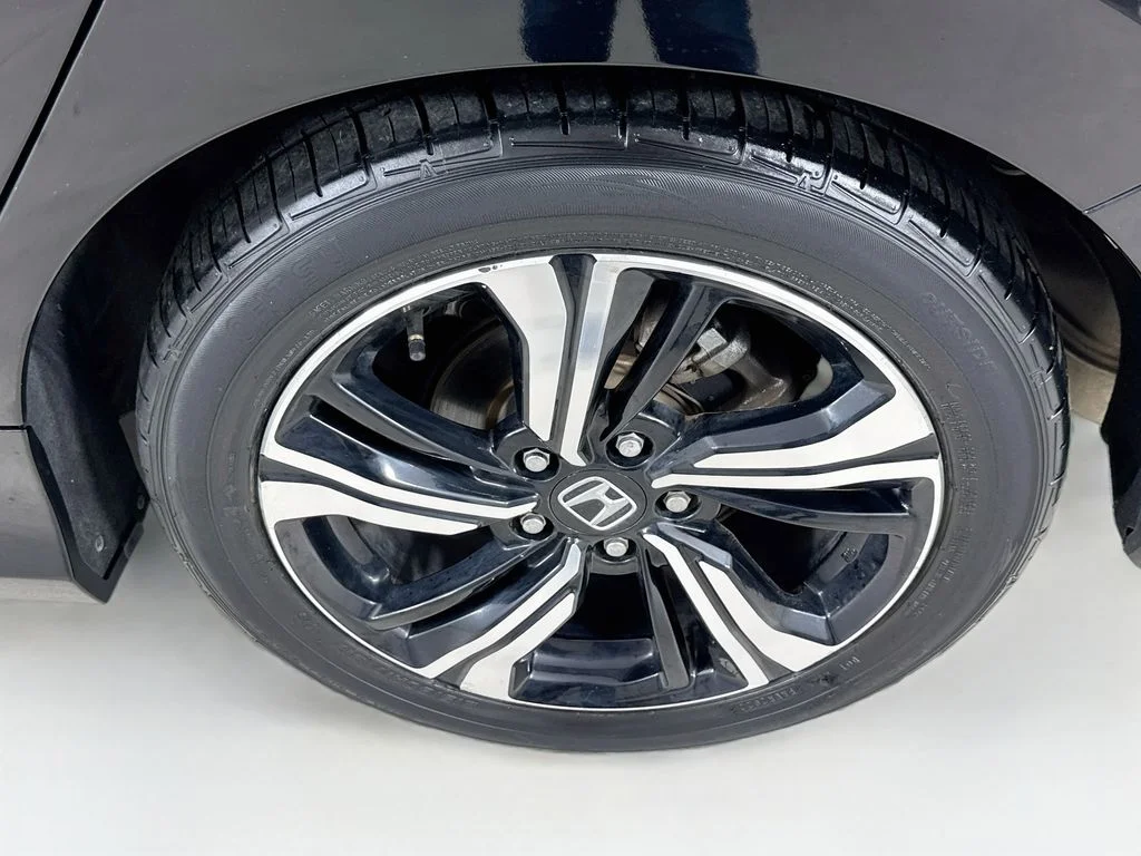 Used 2018 Black Honda Touring image 39