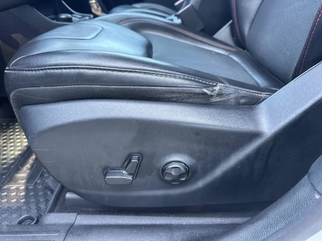 Used 2019 Pearl White Pearlcoat Jeep Trailhawk image 32