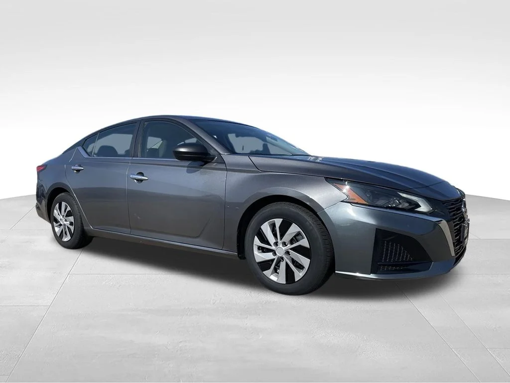 Used 2024 Nissan Altima SV with VIN 1N4BL4DV2RN372264 for sale in Beaver Dam, WI