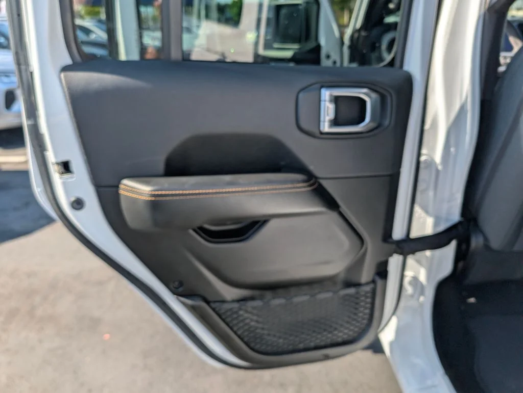 2025 Jeep Wrangler 4-Door Sahara - Photo 16