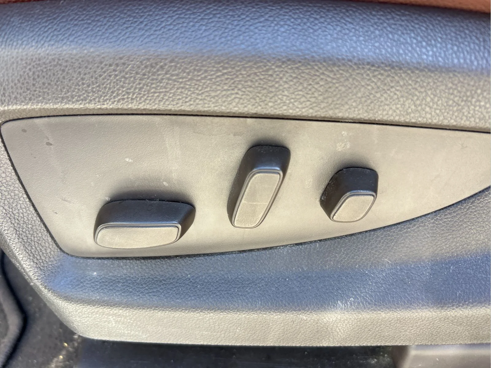 Used 2019 Pearl Chevrolet Premier image 31