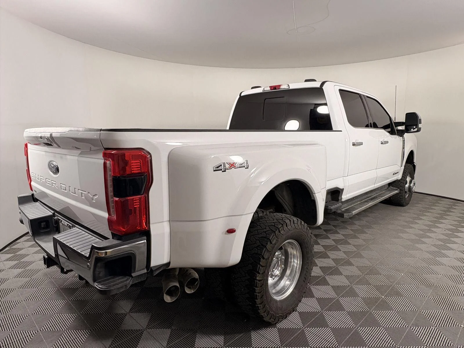 Used 2023 Oxford White Ford LARIAT image 8