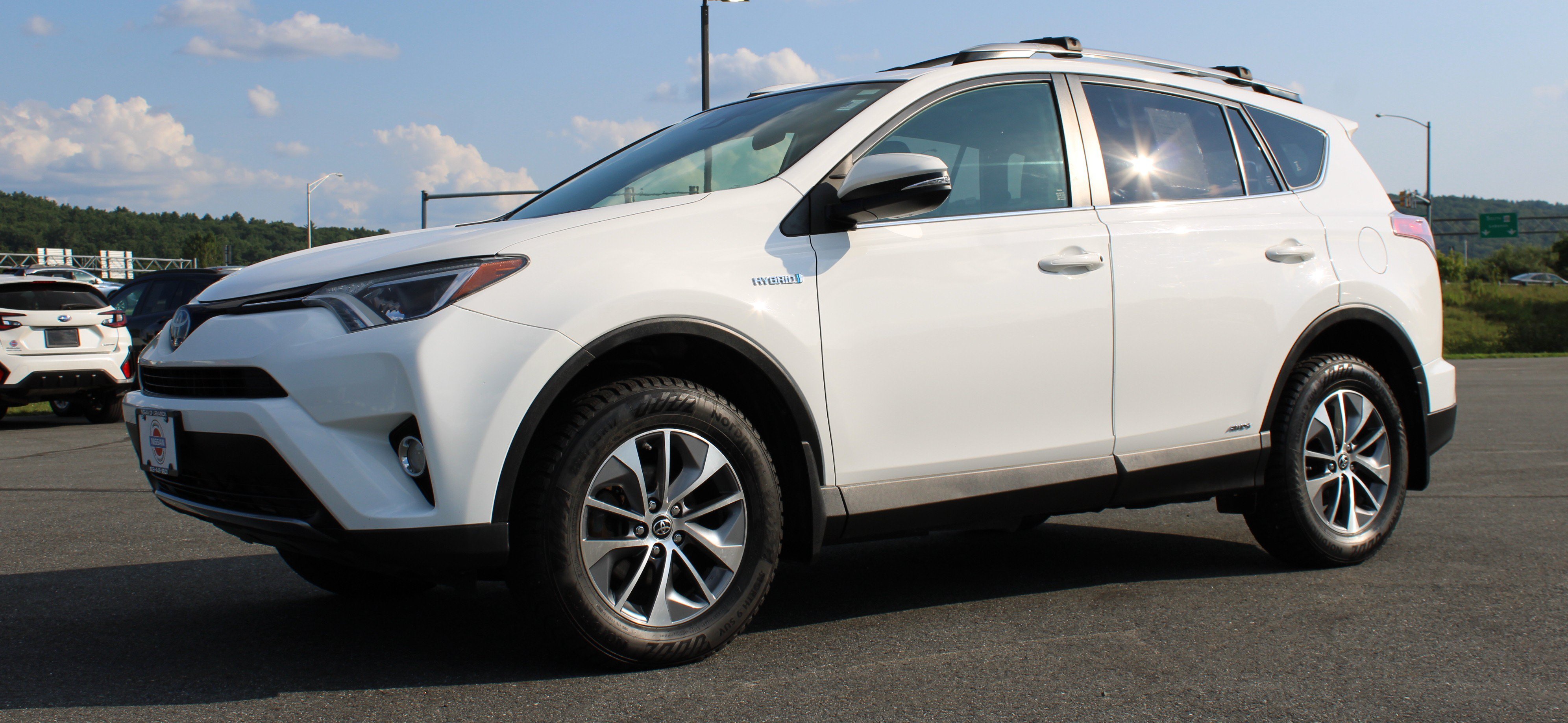 Used 2018 White Toyota  image 15