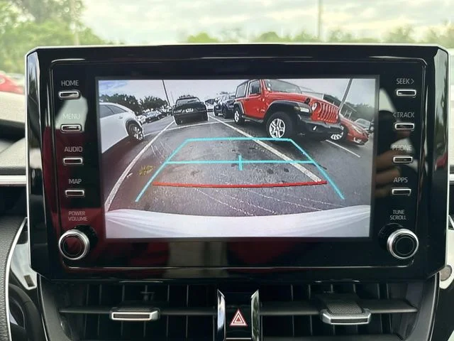 Used 2020 White Toyota SE image 28