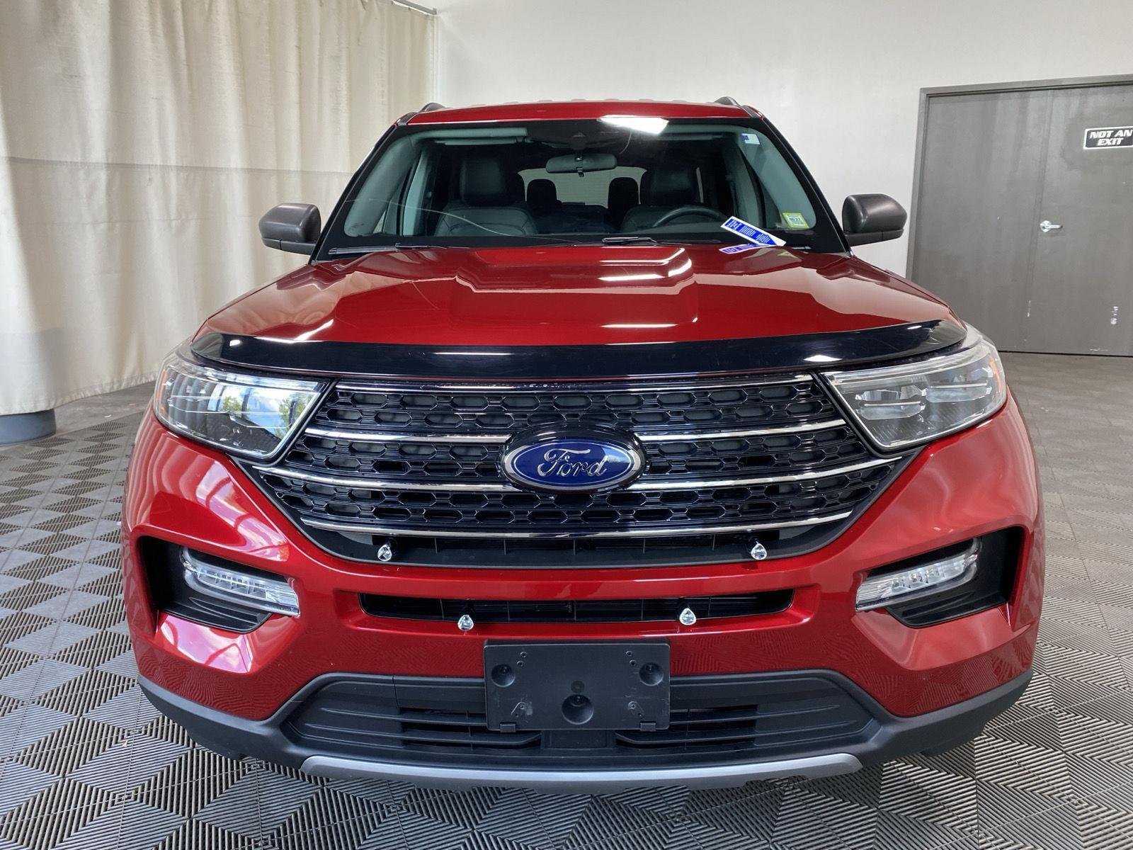 Used 2023 Rapid Red Metallic Tinted Clearcoat Ford XLT image 3