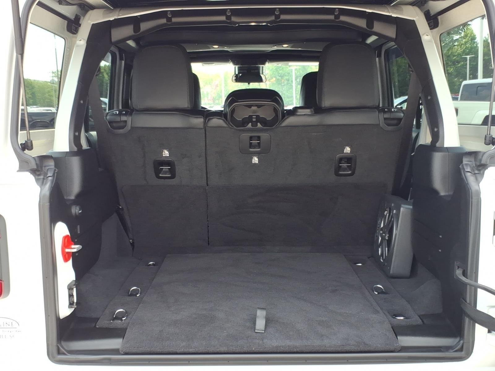 Used 2025 Bright White Clearcoat Jeep Rubicon image 33