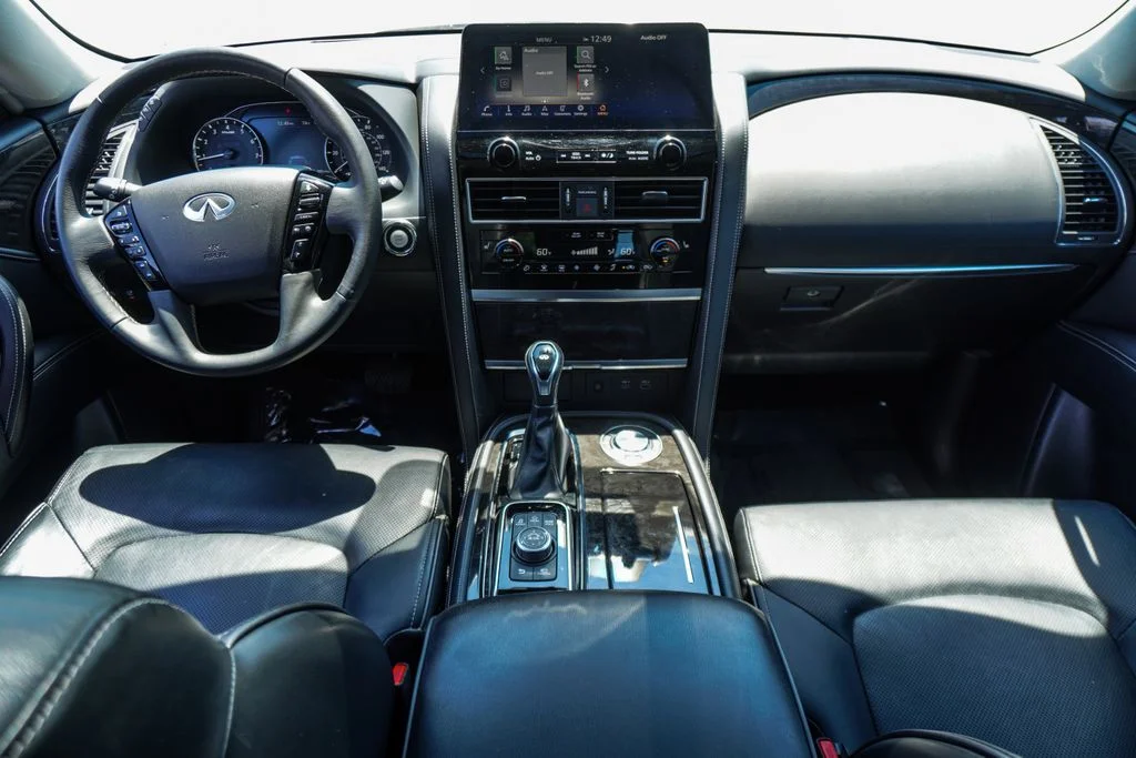 Used 2023 White INFINITI LUXE image 12