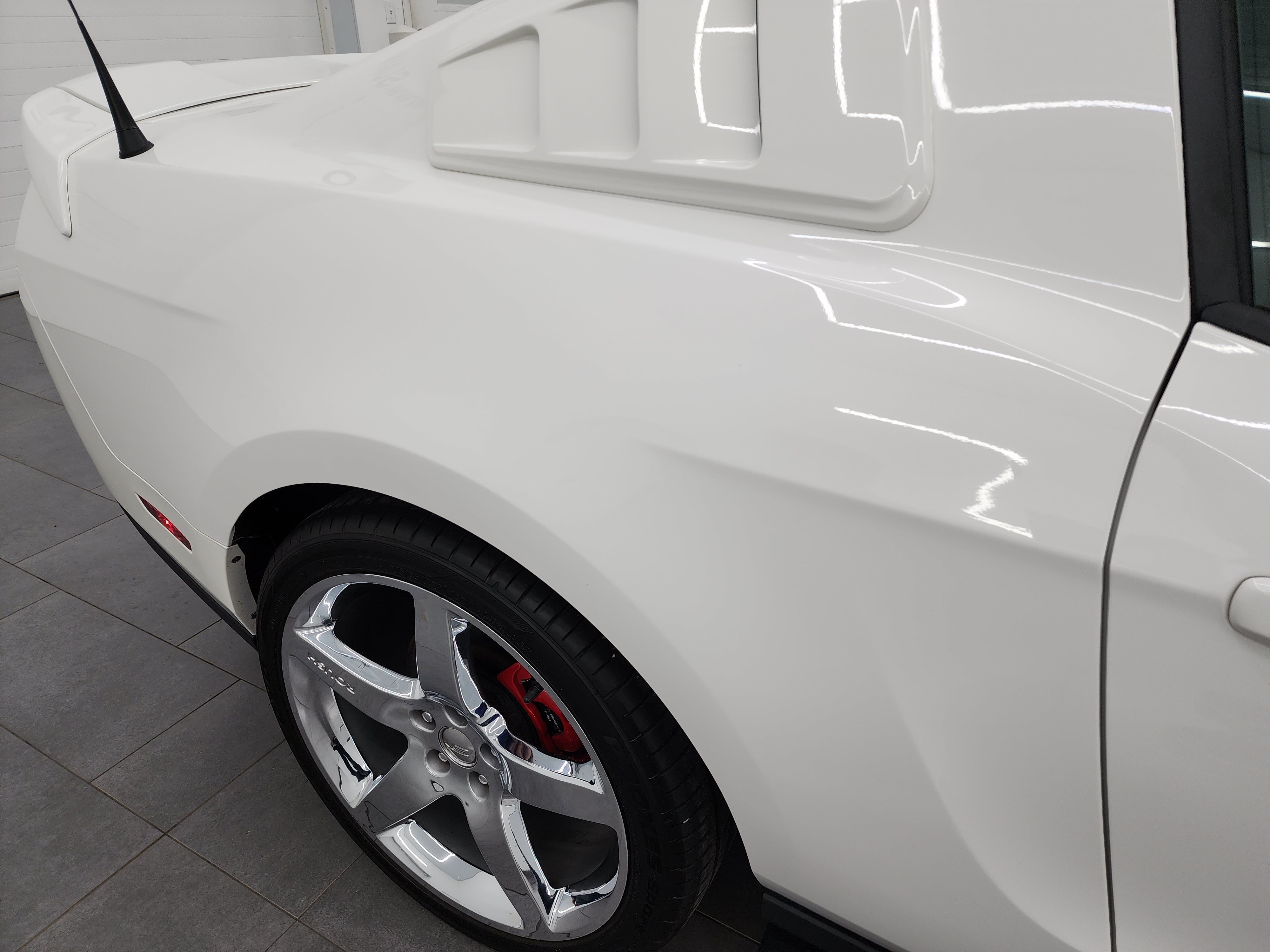 Used 2012 Performance White Ford GT Premium: GT PREMIUM-ROUSH STAGE 3-SUPERCHARGED-6 SPEED STICK-20 WHEELS-HID LIGHTS image 31