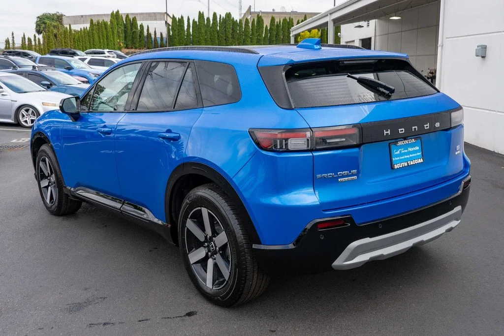 New 2026 Pacific Blue Metallic Honda Touring image 8