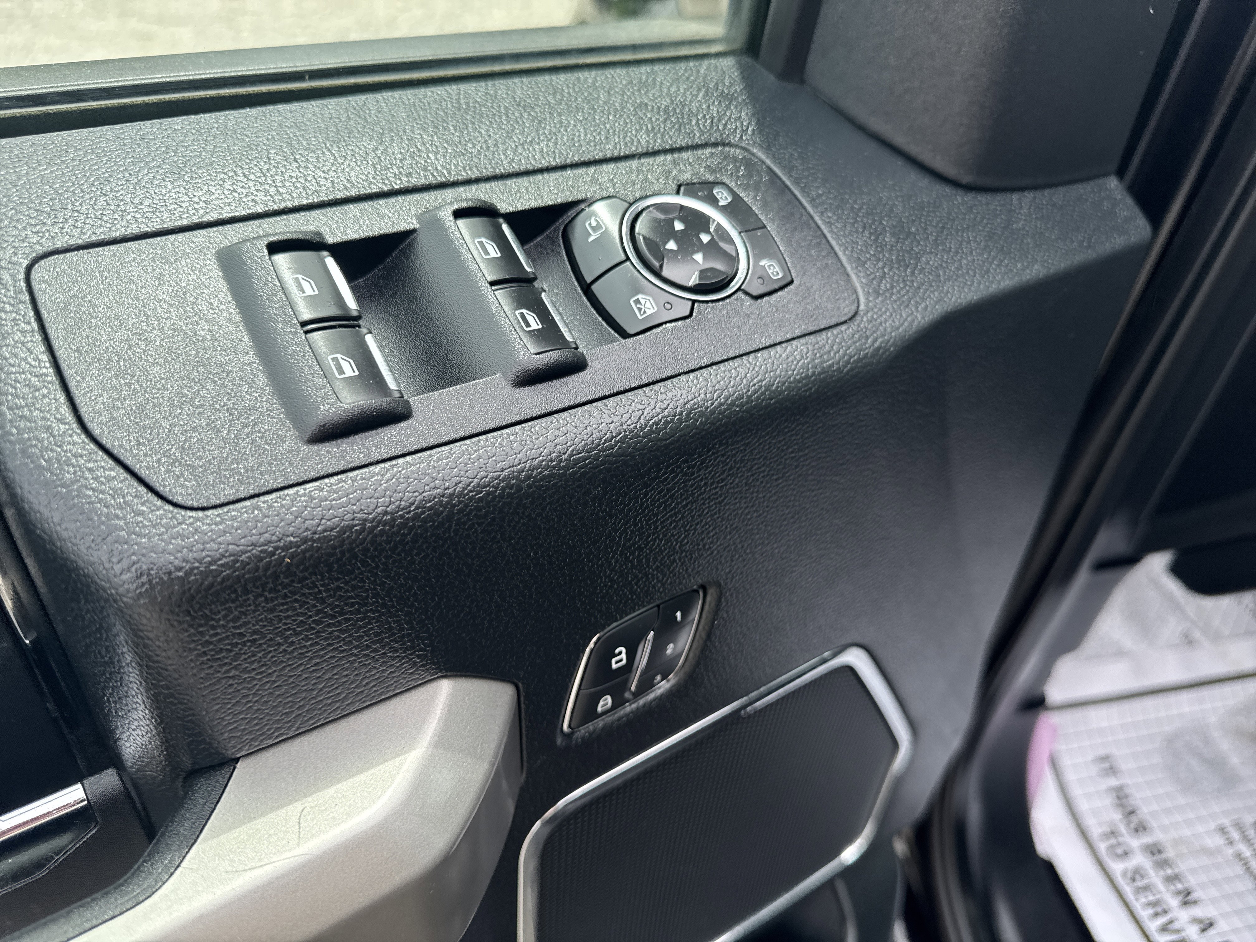 Used 2020 Agate Black Metallic Ford LARIAT image 10