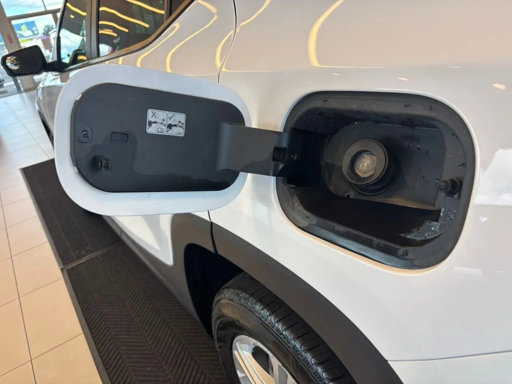 Used 2024 White GMC SLE image 34