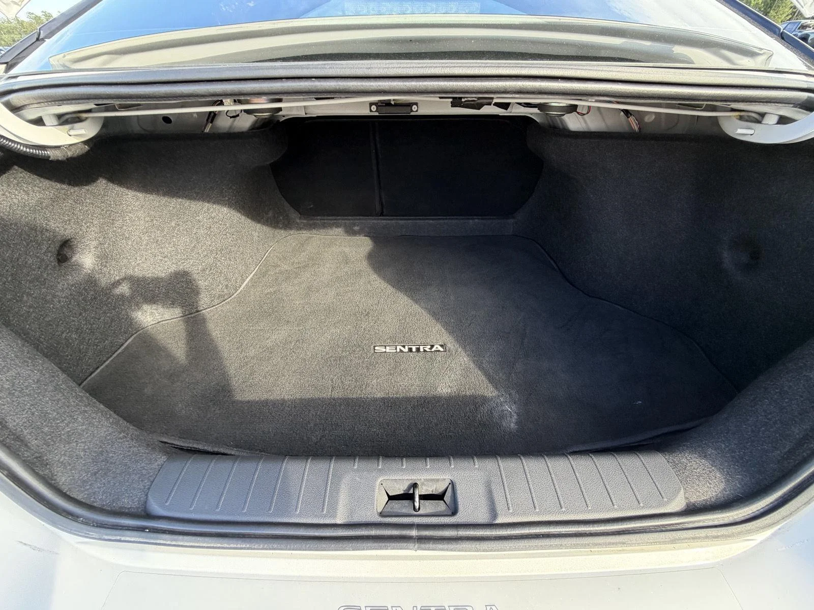 Used 2025 Aspen White/Super Black Nissan SR image 18