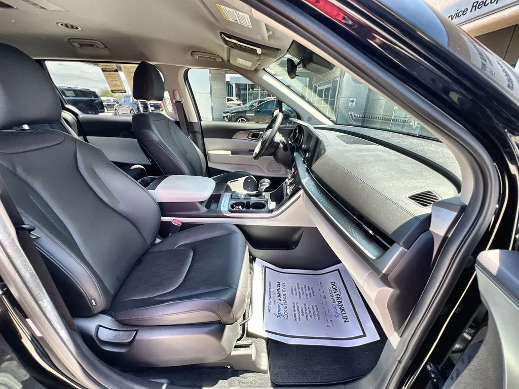 Used 2023 Black Kia LX Seat Package image 24
