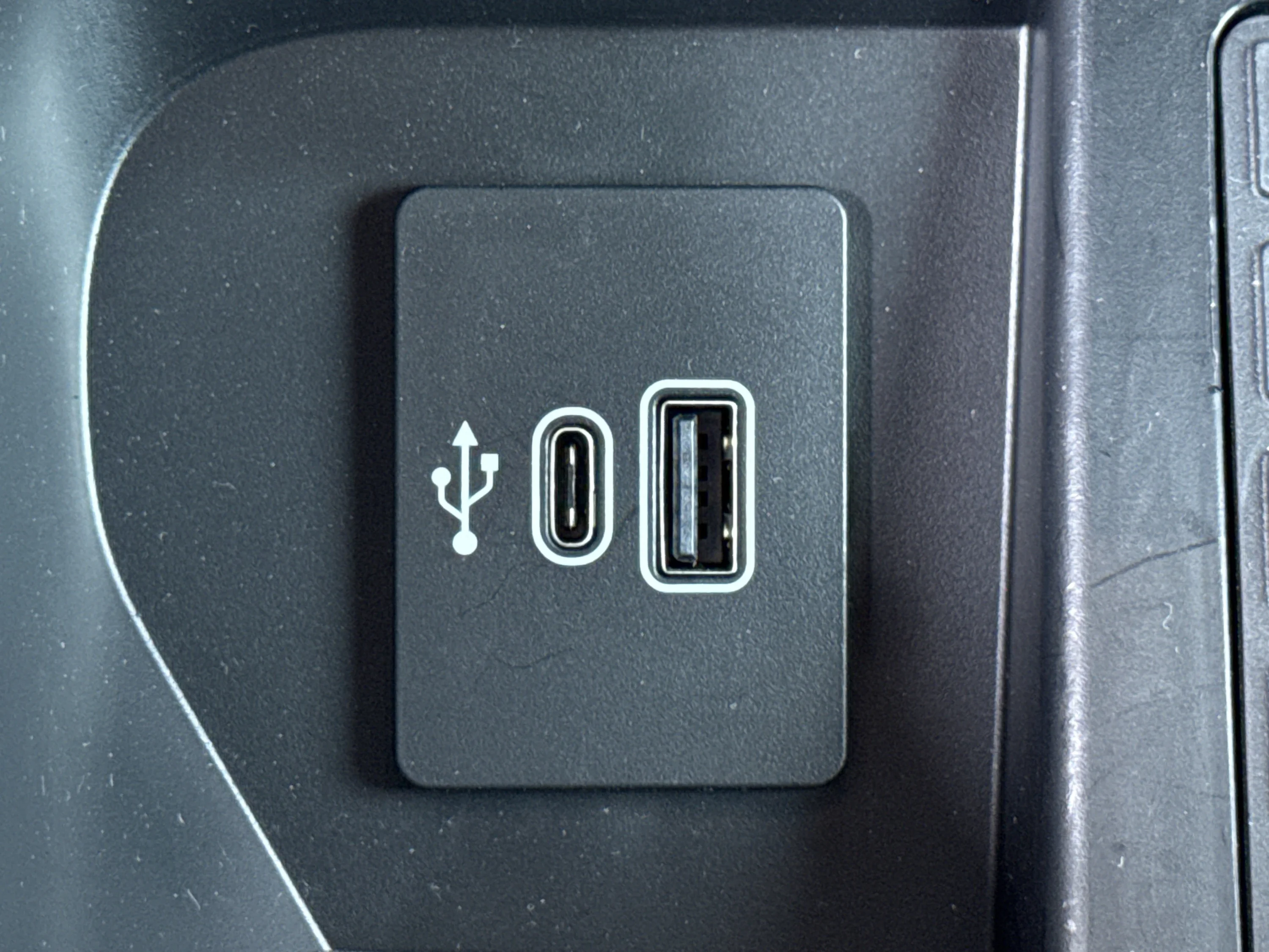 Used 2025 Carbonized Gray Metallic Ford Tremor image 31