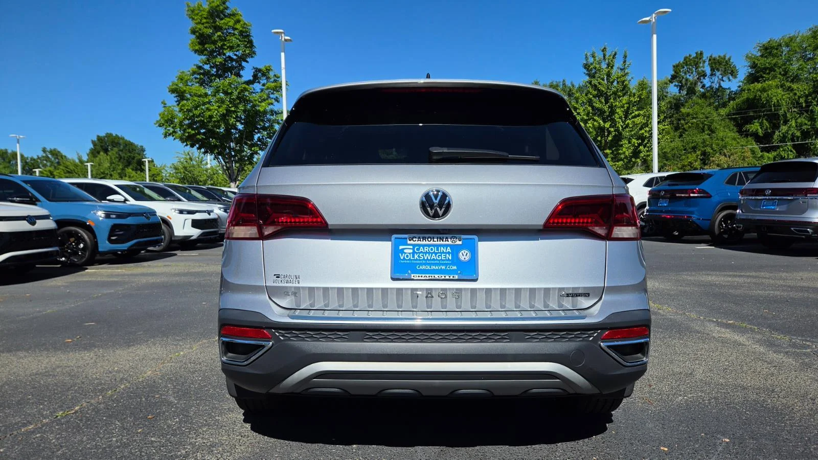 Certified Used 2023 Pyrite Silver Metallic Volkswagen SE image 5