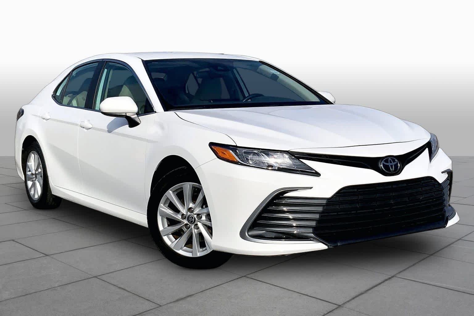 Used 2023 Ice Cap Toyota LE image 3