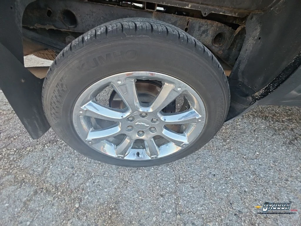 Used 2018 Black Chevrolet Custom image 25