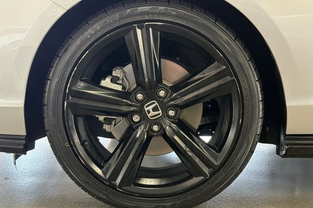 Used 2024 Solar Silver Metallic Honda Sport-L image 33