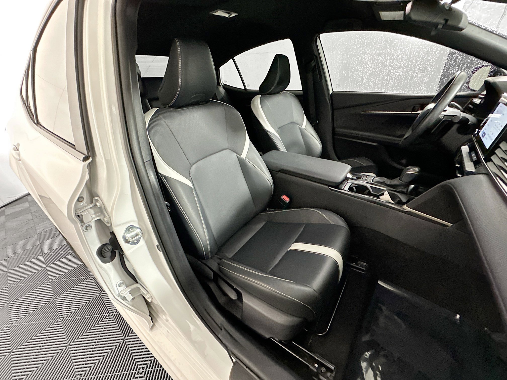 Certified Used 2025 Ice Toyota SE image 28