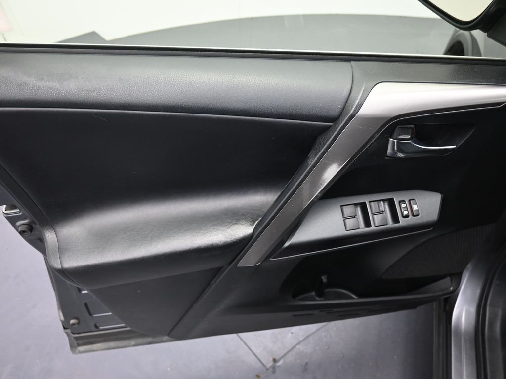 Used 2017 Magnetic Gray Metallic Toyota XLE image 9