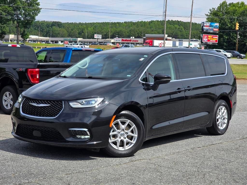 Used 2023 Black Chrysler Touring L image 2