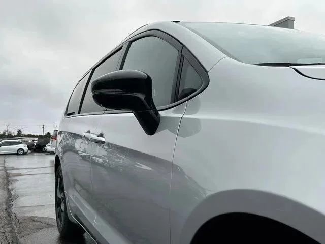 2026 Chrysler Pacifica Limited - Photo 13