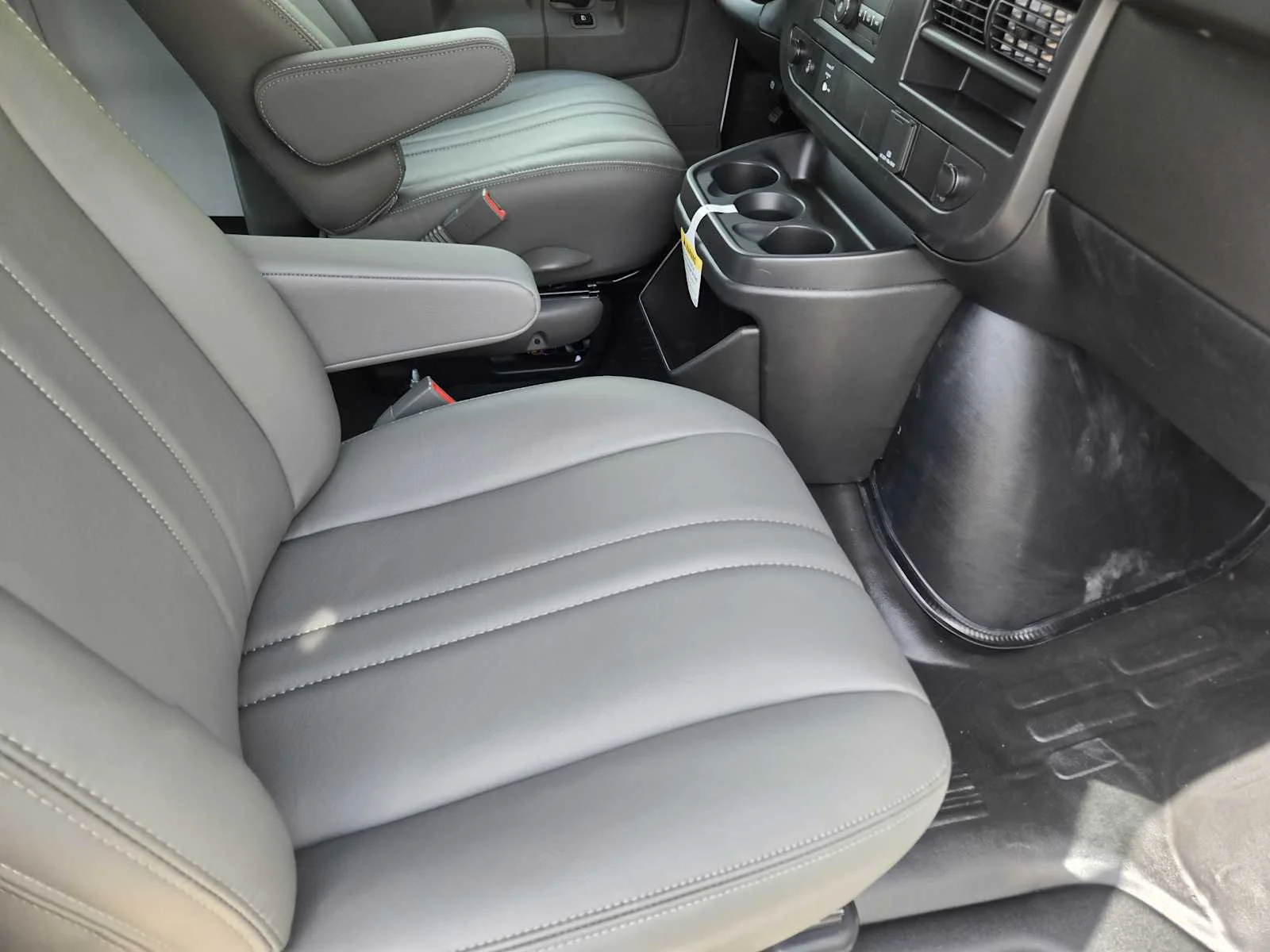New 2026 Summit White GMC Work Van image 9