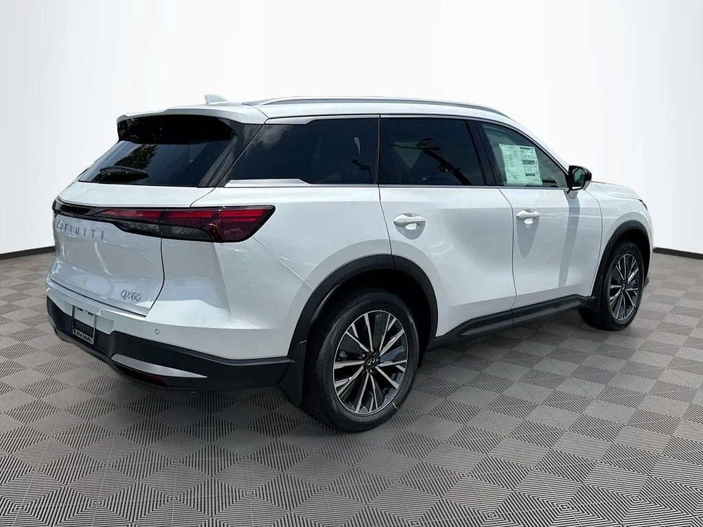 New 2027 RADIANT WHITE INFINITI Luxe FWD image 5