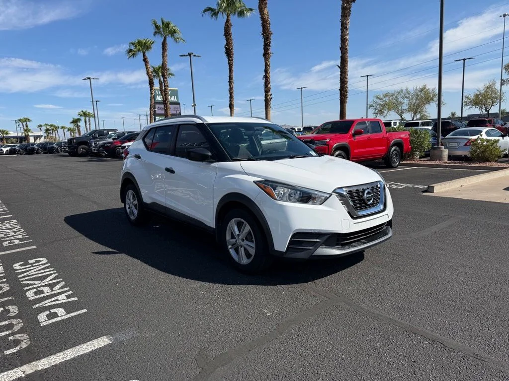 Used 2018 White Nissan S image 7