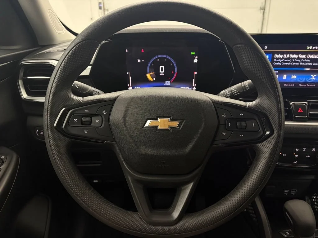 Used 2025 Sterling Gray Metallic Chevrolet LT image 17