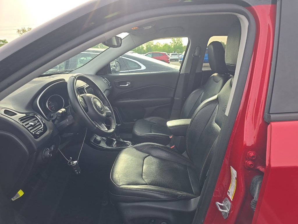 Used 2019 Redline Pearlcoat Jeep Limited image 5