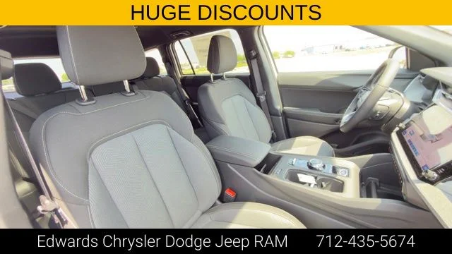 New 2026 White/off-white Jeep Laredo image 36